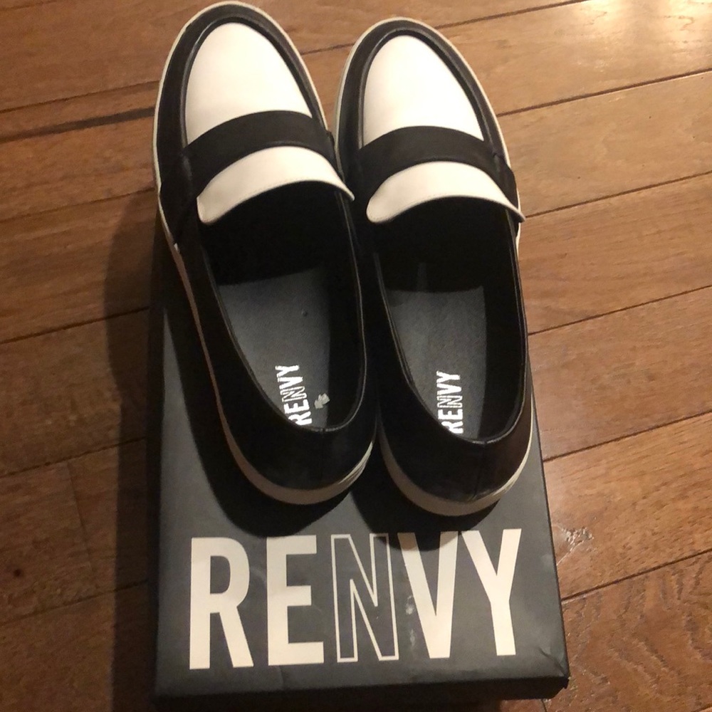 RENVY shoes size 9 1/2
